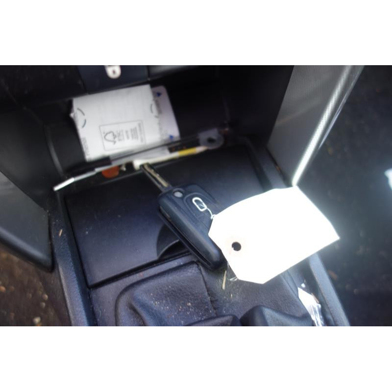 Attache ceinture arriere droit PEUGEOT 207 Photo n°10