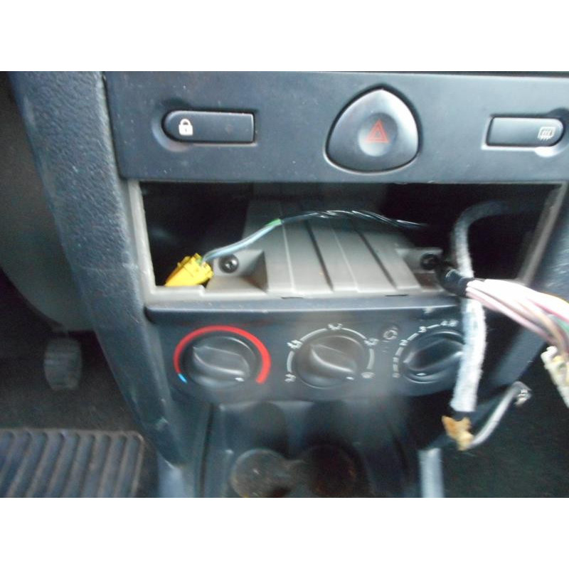 Commande degivrage lunette arriere RENAULT CLIO 2 Photo n°9