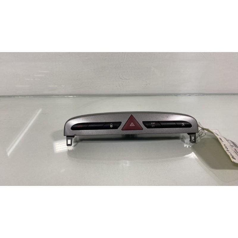 Bouton de warning PEUGEOT 308 1 Photo n°1