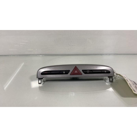Bouton de warning PEUGEOT 308 1 Photo n°1