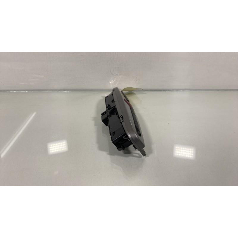 Bouton de warning PEUGEOT 308 1 Photo n°2
