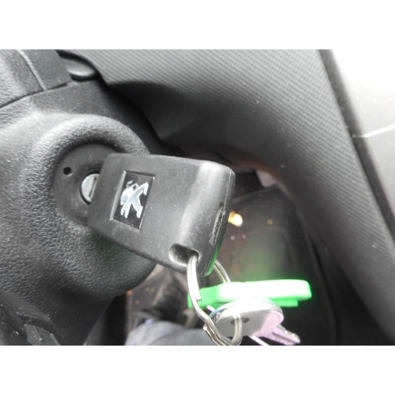 Bouton de warning PEUGEOT 308 1 Photo n°11