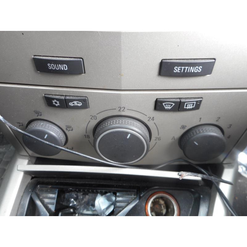Porte avant droit OPEL ASTRA H Photo n°12