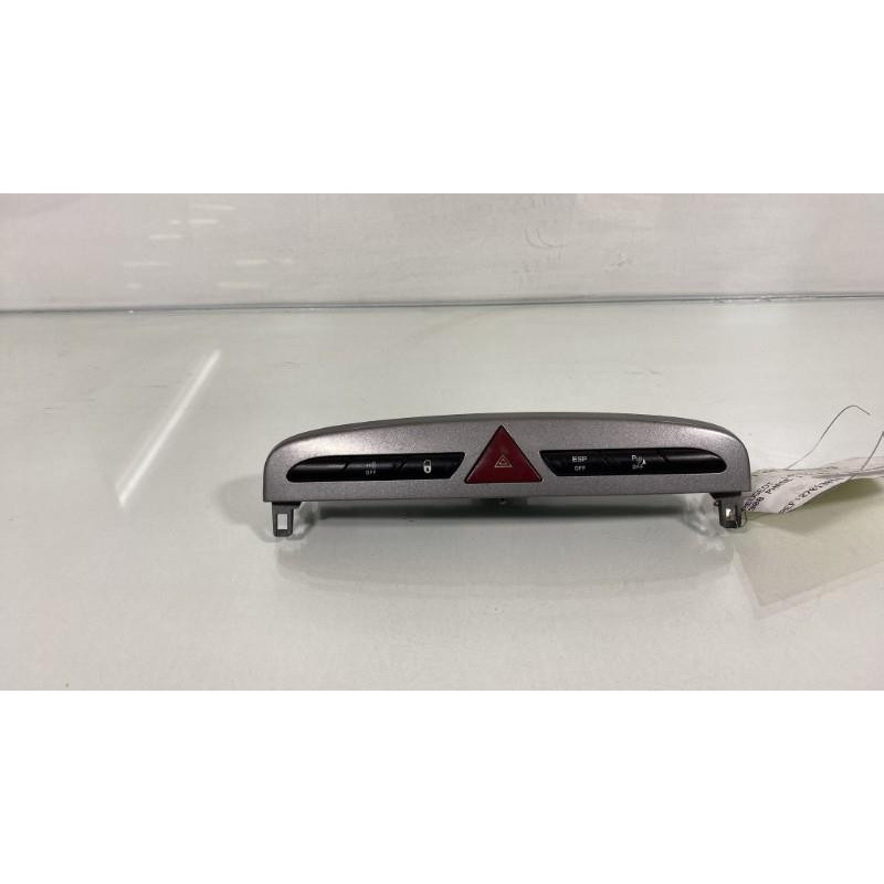 Bouton de warning PEUGEOT 308 1 Photo n°1