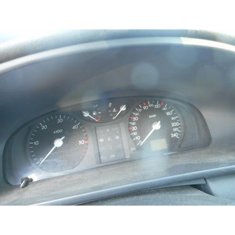 Capot RENAULT LAGUNA 2 Photo n°8