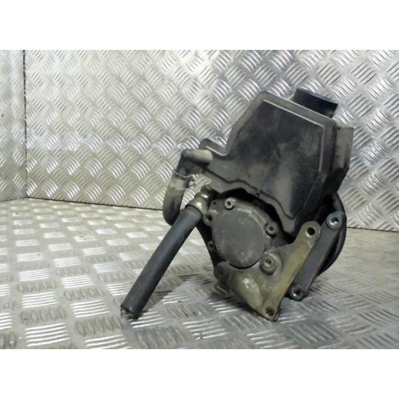 Pompe de direction MERCEDES CLASSE E 210 Photo n°2