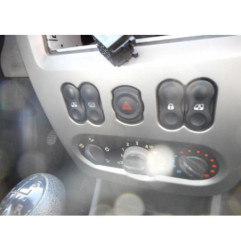 Poignee interieur avant droit DACIA SANDERO 1