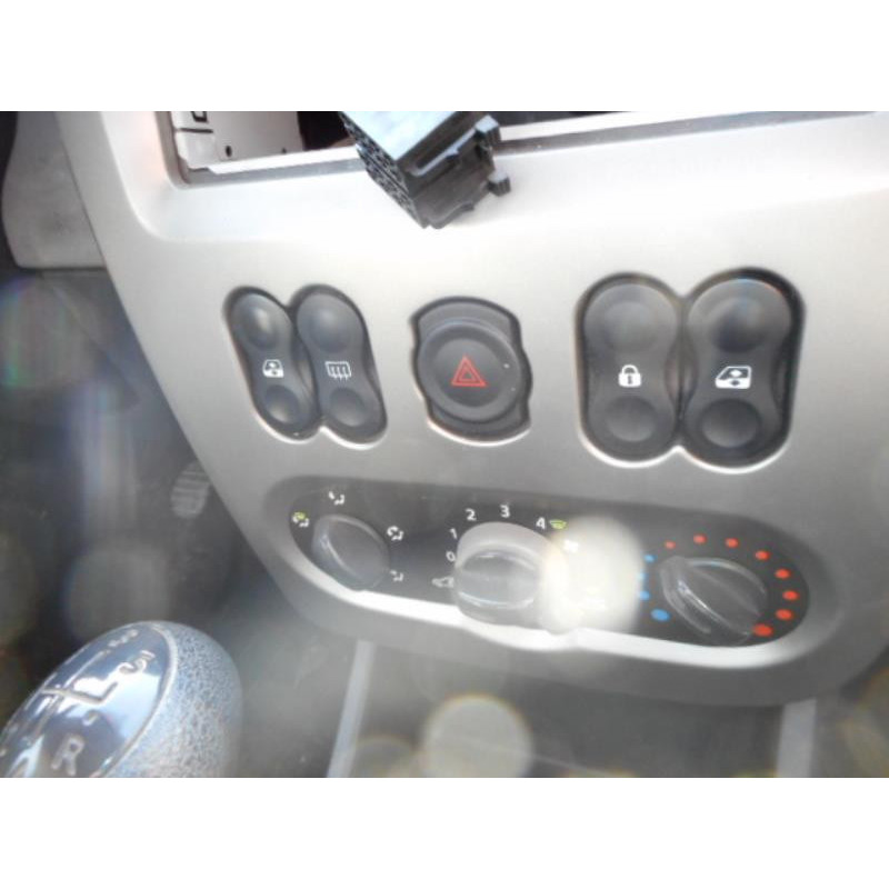 Poignee interieur avant droit DACIA SANDERO 1 Photo n°9