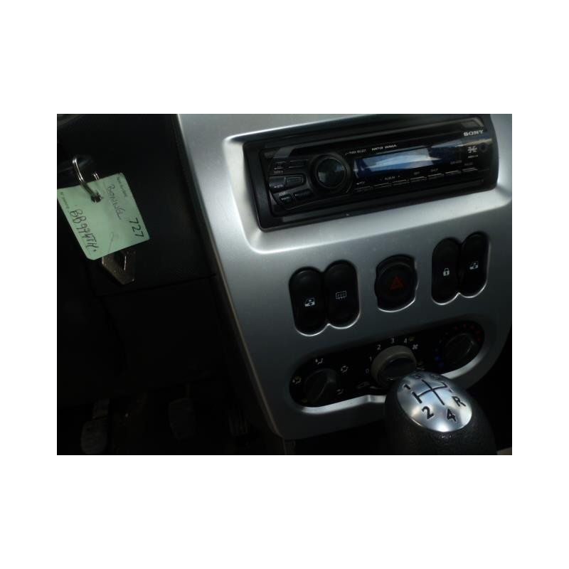 Poignee interieur avant droit DACIA SANDERO 1 Photo n°10