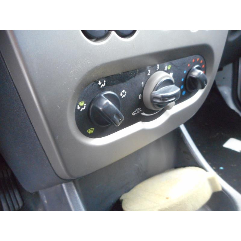 Trappe d'essence DACIA SANDERO 1 Photo n°10