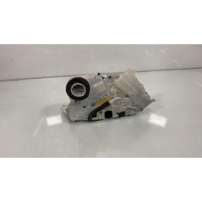 Serrure avant gauche TOYOTA YARIS 2 Photo n°5