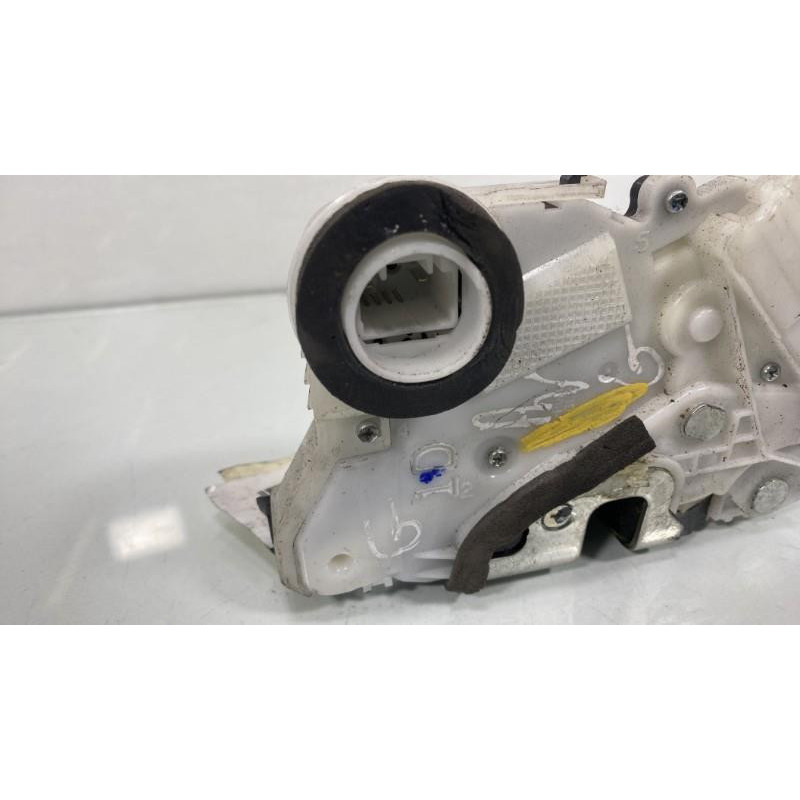 Serrure avant gauche TOYOTA YARIS 2 Photo n°6