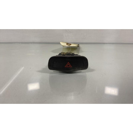 Bouton de warning NISSAN PRIMERA 3 Photo n°1