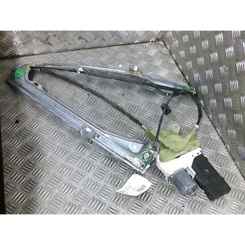 Leve vitre electrique avant gauche RENAULT LAGUNA 3 Photo n°1
