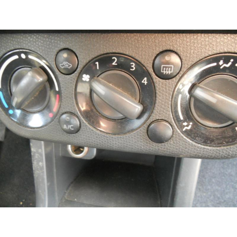 Vitre avant droit SUZUKI SWIFT 3 Photo n°7