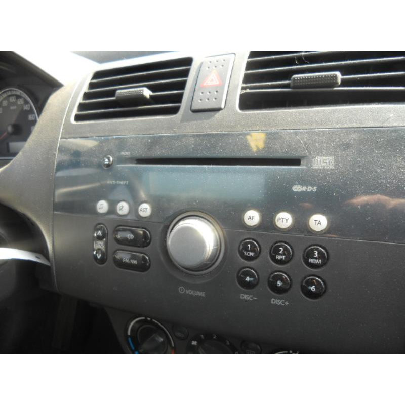 Vitre avant droit SUZUKI SWIFT 3 Photo n°8
