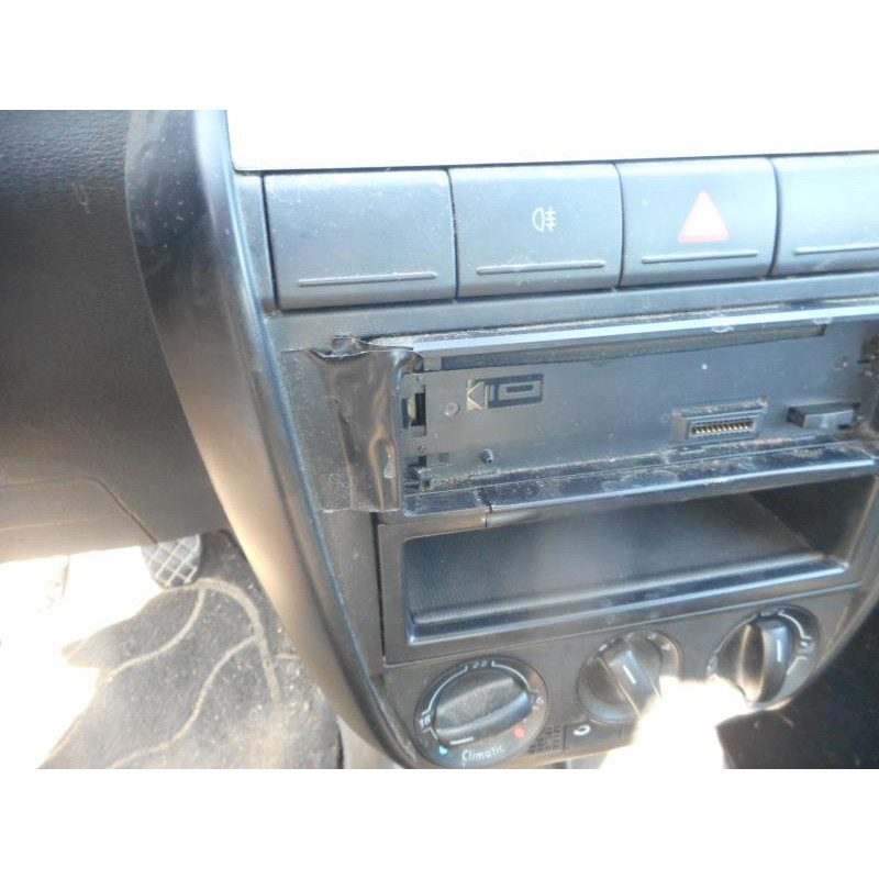Serrure avant droit VOLKSWAGEN FOX Photo n°10