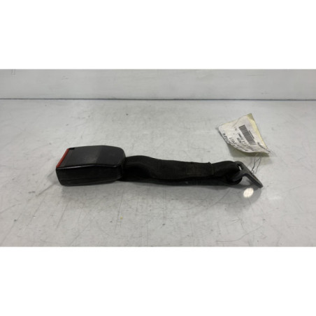 Attache ceinture arriere droit PEUGEOT 106 Photo n°1