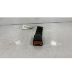 Attache ceinture arriere droit PEUGEOT 106