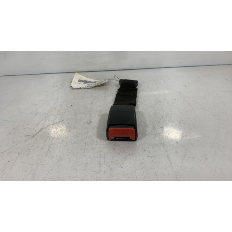 Attache ceinture arriere droit PEUGEOT 106 Photo n°2