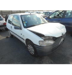Attache ceinture arriere droit PEUGEOT 106