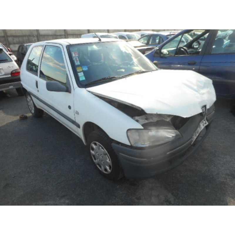 Attache ceinture arriere droit PEUGEOT 106 Photo n°5