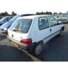 Attache ceinture arriere droit PEUGEOT 106