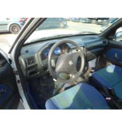 Attache ceinture arriere droit PEUGEOT 106