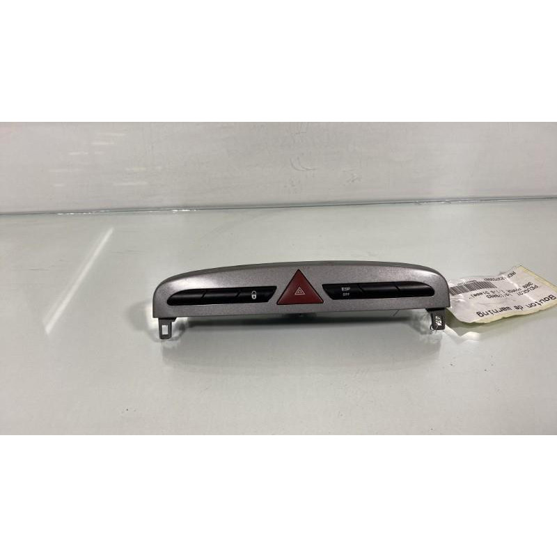 Bouton de warning PEUGEOT 308 1 Photo n°1
