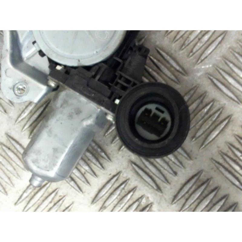 Leve vitre electrique avant droit SUZUKI SWIFT 3 Photo n°2