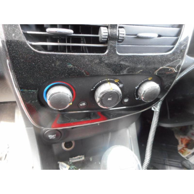 Poignee interieur avant droit RENAULT CLIO 4 Photo n°12