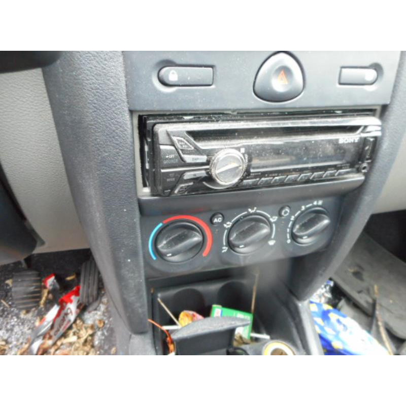 Poignee interieur arriere droit RENAULT CLIO 2 Photo n°10