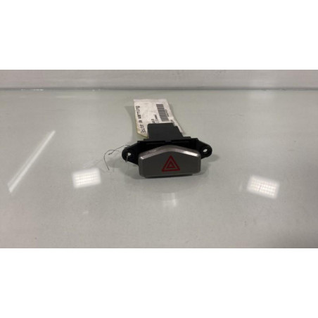 Bouton de warning KIA CARENS 2 Photo n°1