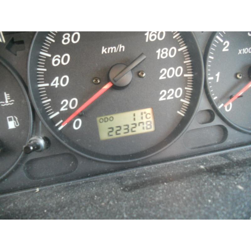 Capot MAZDA 323 6 Photo n°12