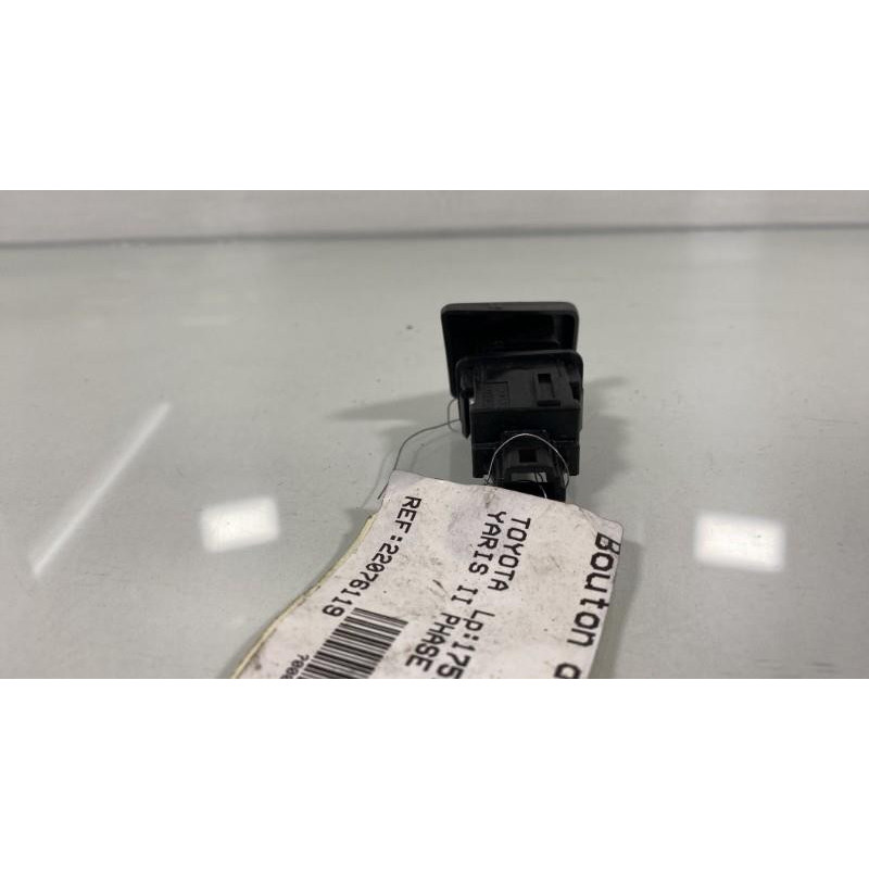 Bouton de warning TOYOTA YARIS 2 Photo n°3
