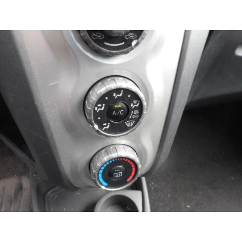 Commande chauffage TOYOTA YARIS 2 Photo n°9
