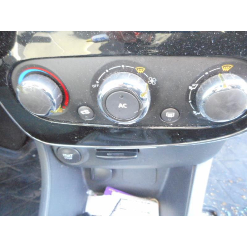 Poignee porte avant droit RENAULT CLIO 4 Photo n°10