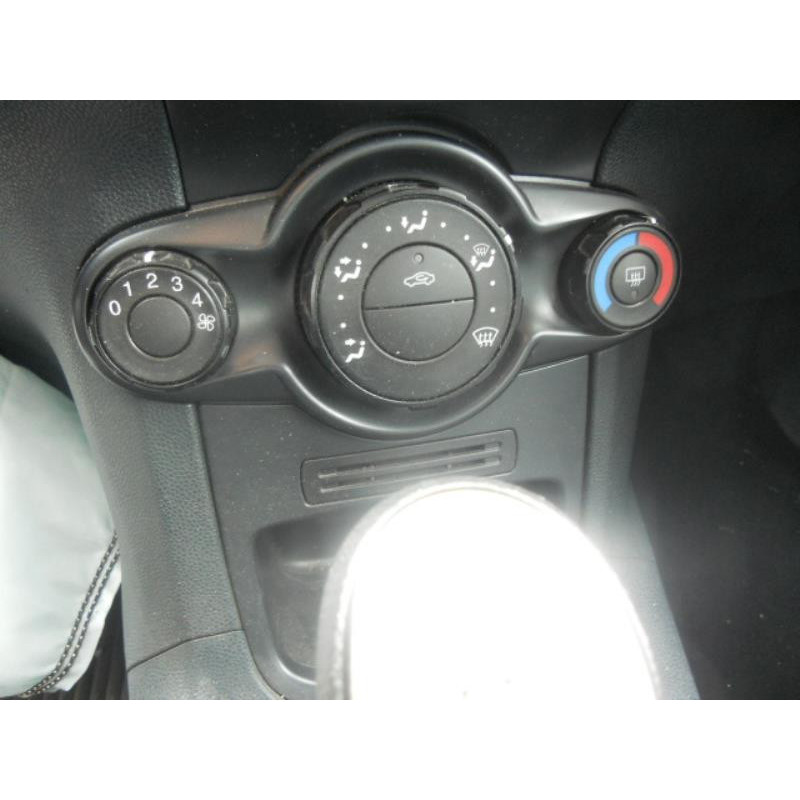 Commande chauffage FORD FIESTA 6 Photo n°10