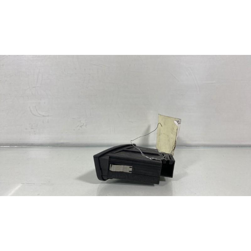 Bouton de warning AUDI A4 3 Photo n°2