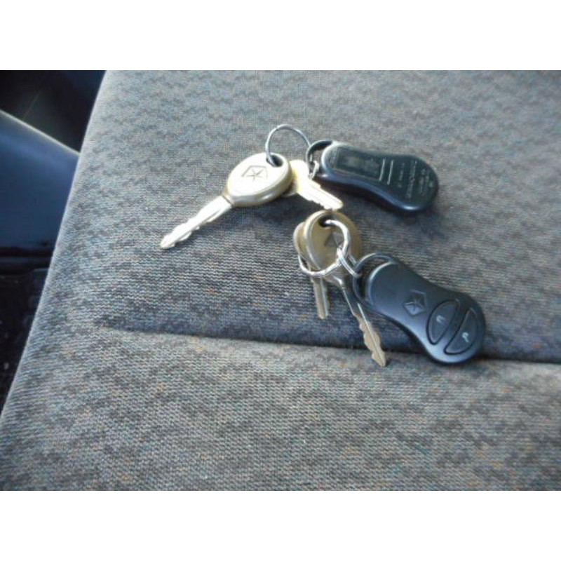 Porte laterale droit CHRYSLER VOYAGER 3 Photo n°10