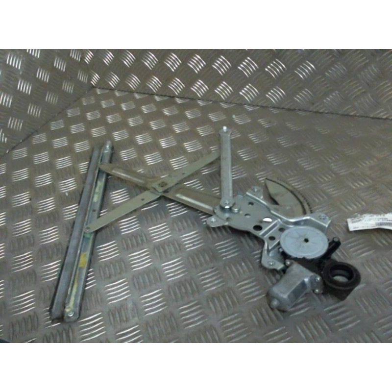 Leve vitre electrique avant droit SUZUKI SWIFT 3 Photo n°1