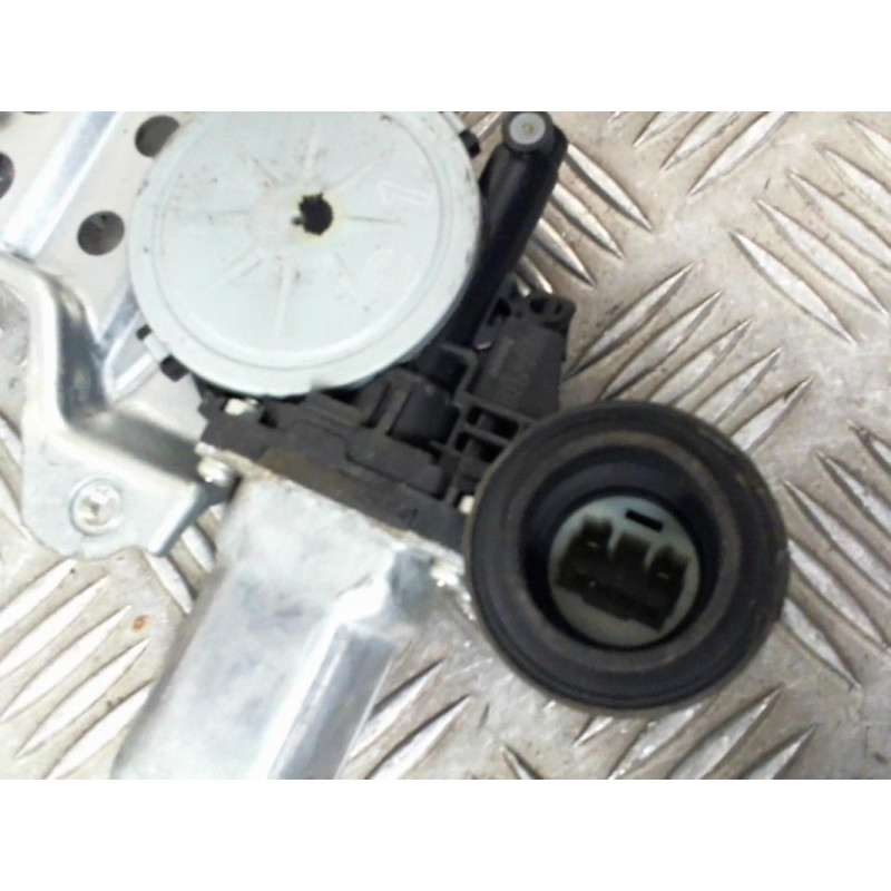 Leve vitre electrique avant droit SUZUKI SWIFT 3 Photo n°2
