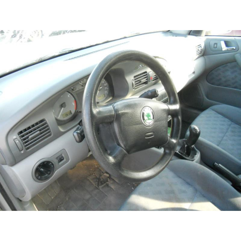 Feu arriere principal droit (feux) SKODA OCTAVIA 1 Photo n°8