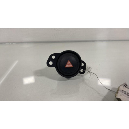 Bouton de warning PEUGEOT 108 Photo n°1