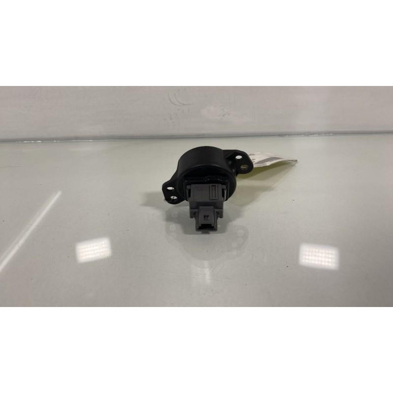 Bouton de warning PEUGEOT 108 Photo n°3