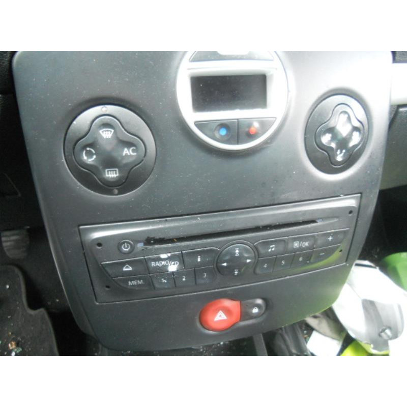 Ecran GPS RENAULT CLIO 3 Photo n°10