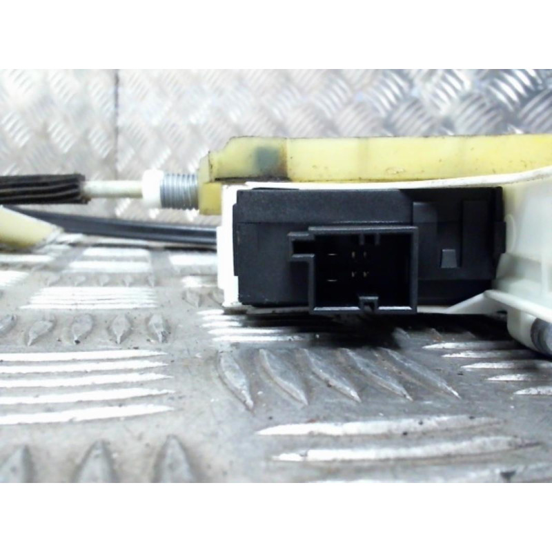 Leve vitre electrique arriere gauche AUDI A6 3 Photo n°2
