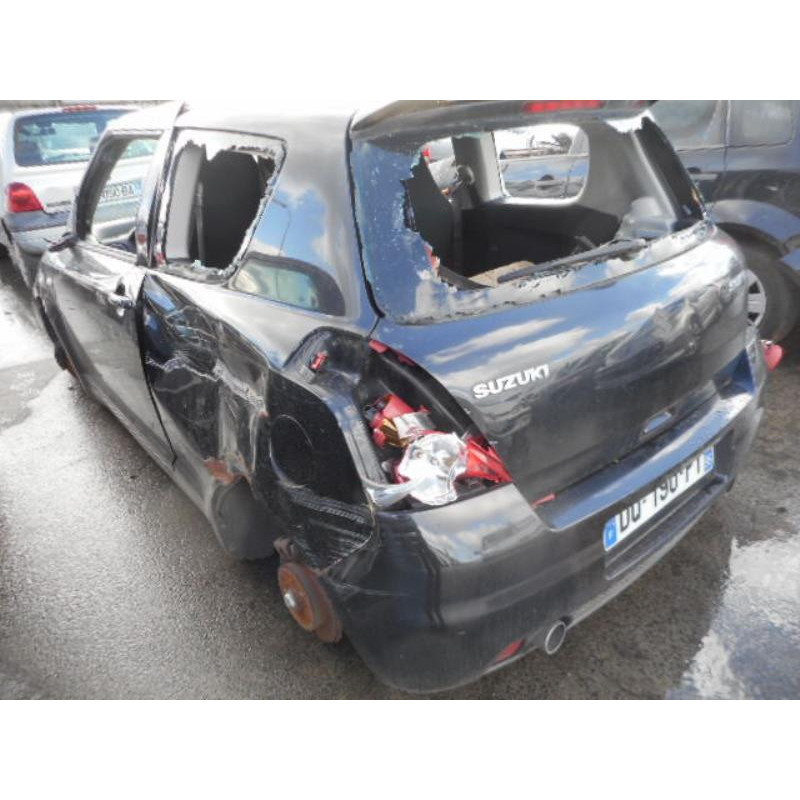 Feu arriere stop central SUZUKI SWIFT 3 Photo n°6