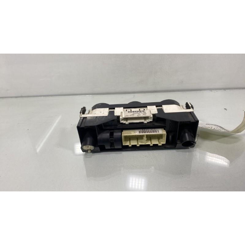 Commande chauffage VOLKSWAGEN FOX Photo n°2