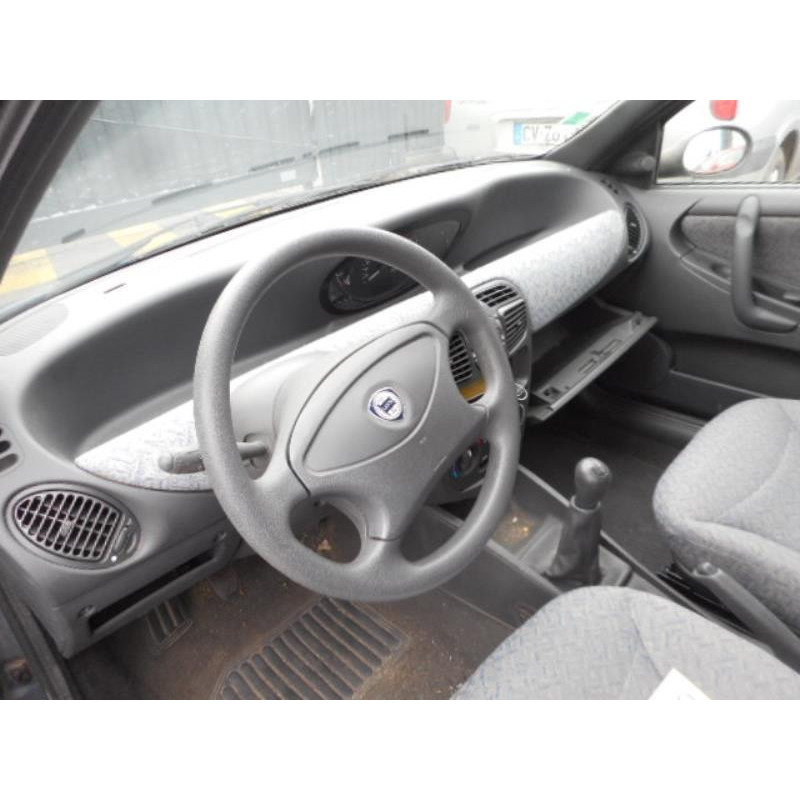 Calandre LANCIA YPSILON 3 Photo n°6